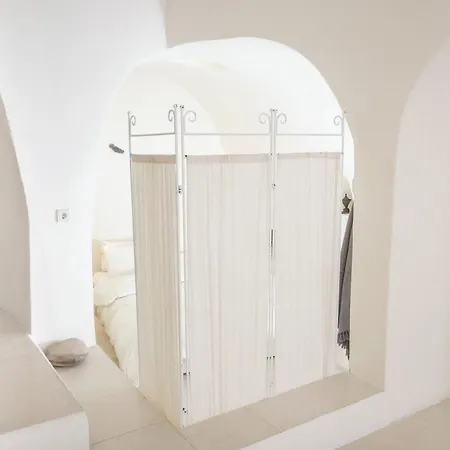 Wineryhouse Where Dreams Live * Foinikia (Santorini)